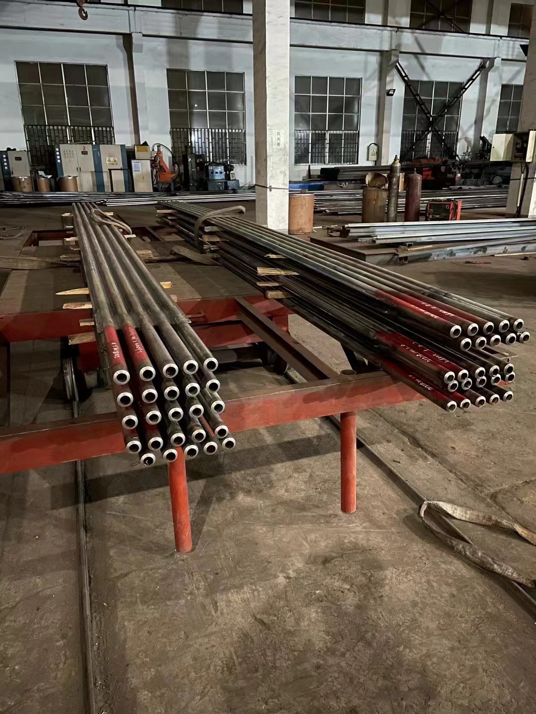 水冷壁管屏|管中心距76.2mm，管屏長6米、5根一組，Φ63.5×7.1內(nèi)螺紋管，鰭片8mm